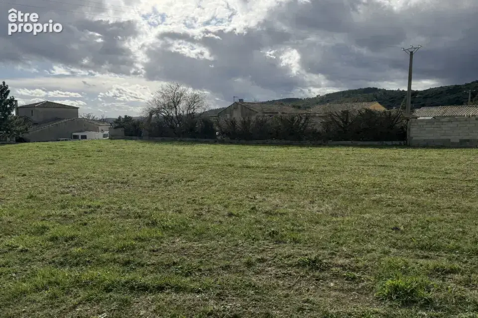Terrain à SAINT-SATURNIN-DE-LUCIAN