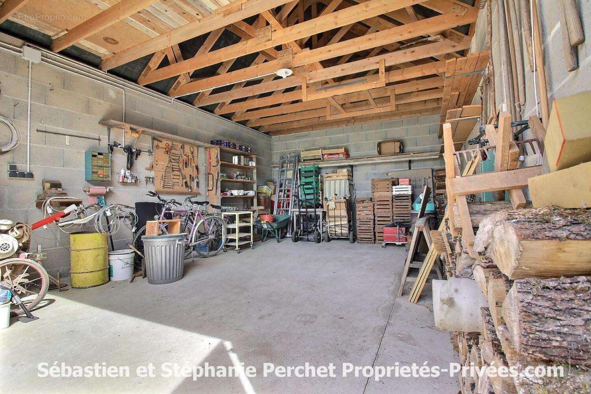 Maison de plain-pied 2006 - 3 chambres - grenier aménageable- Terrain clos et arboré de 1013 m2 - Garage 32 m² - photo 13