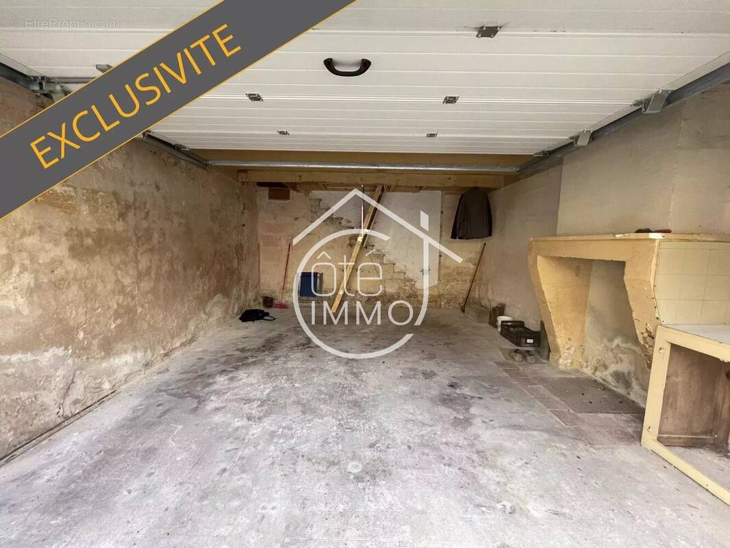 Parking à CASTILLON-LA-BATAILLE