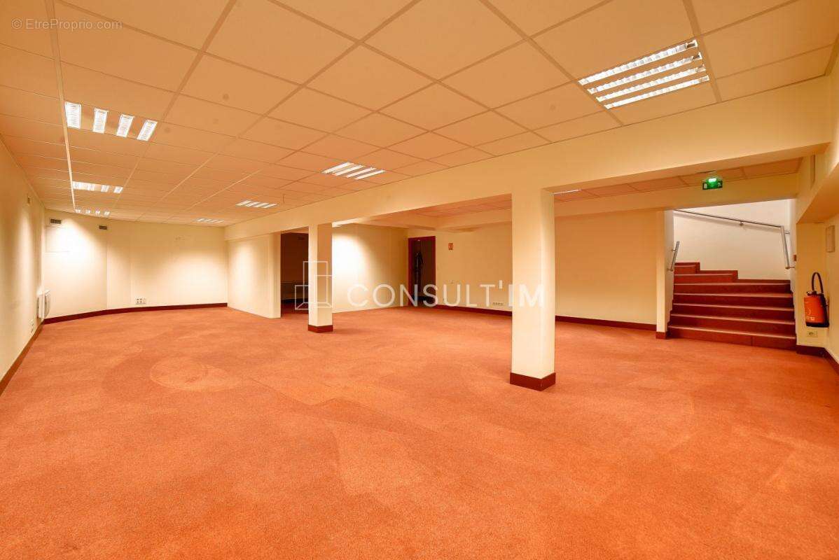 Commerce à COURBEVOIE