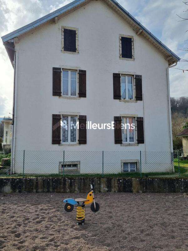 Appartement à PONT-DE-ROIDE