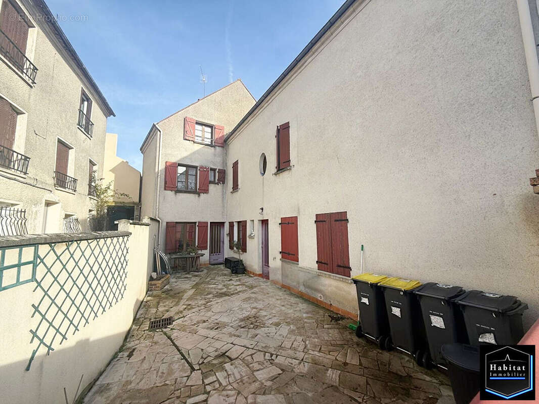 Appartement à MONTGE-EN-GOELE