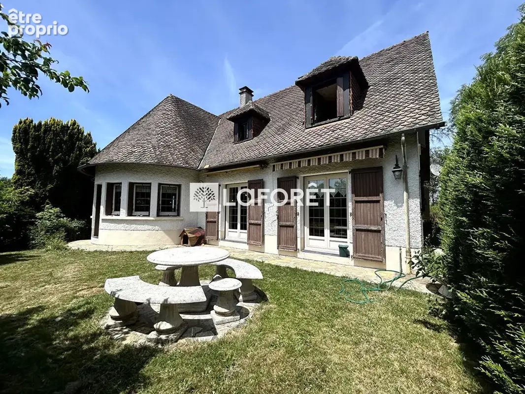 Maison à SAINT-SANTIN-CANTALES