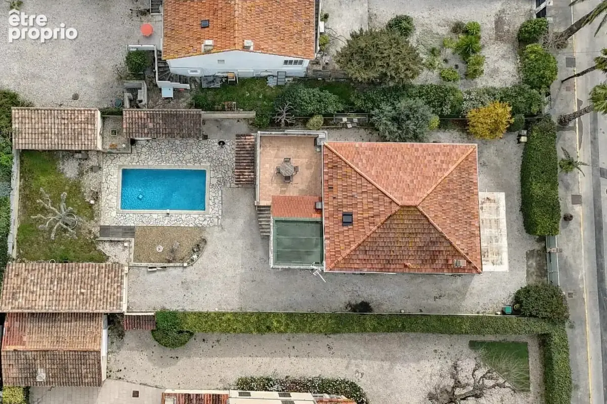 Maison à SAINT-CYR-SUR-MER