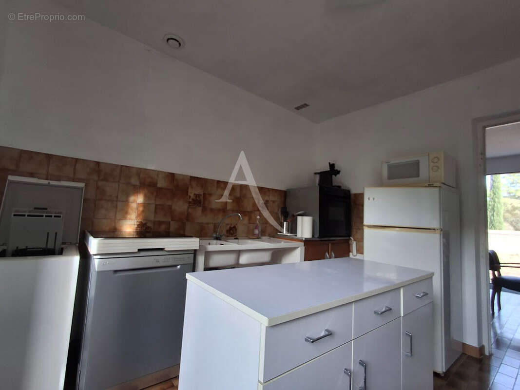 La Tour sur Orb Villa de plain pied avec garage et terrain d'environ 1200m² - photo 4
