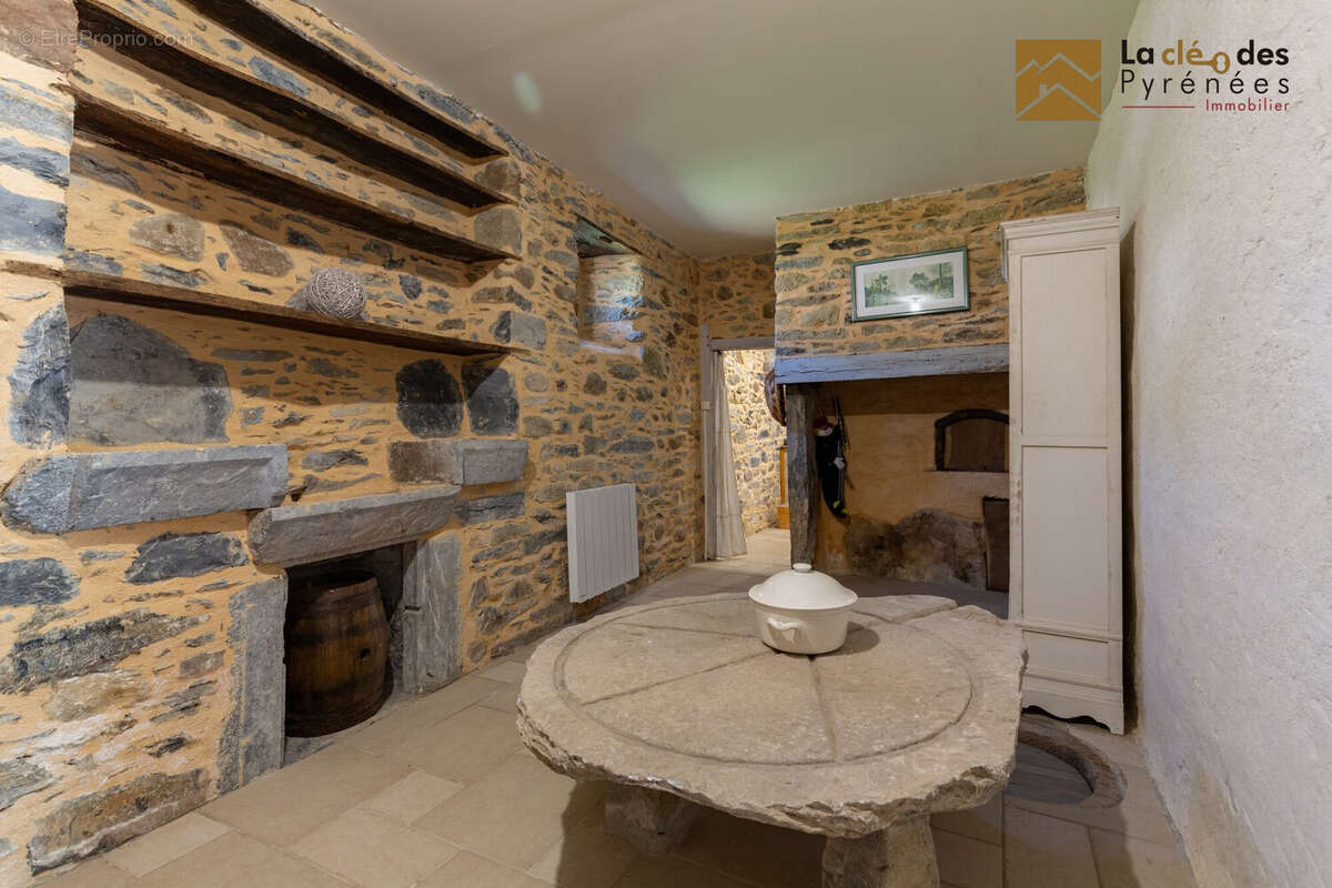 Maison à AVEZAC-PRAT-LAHITTE