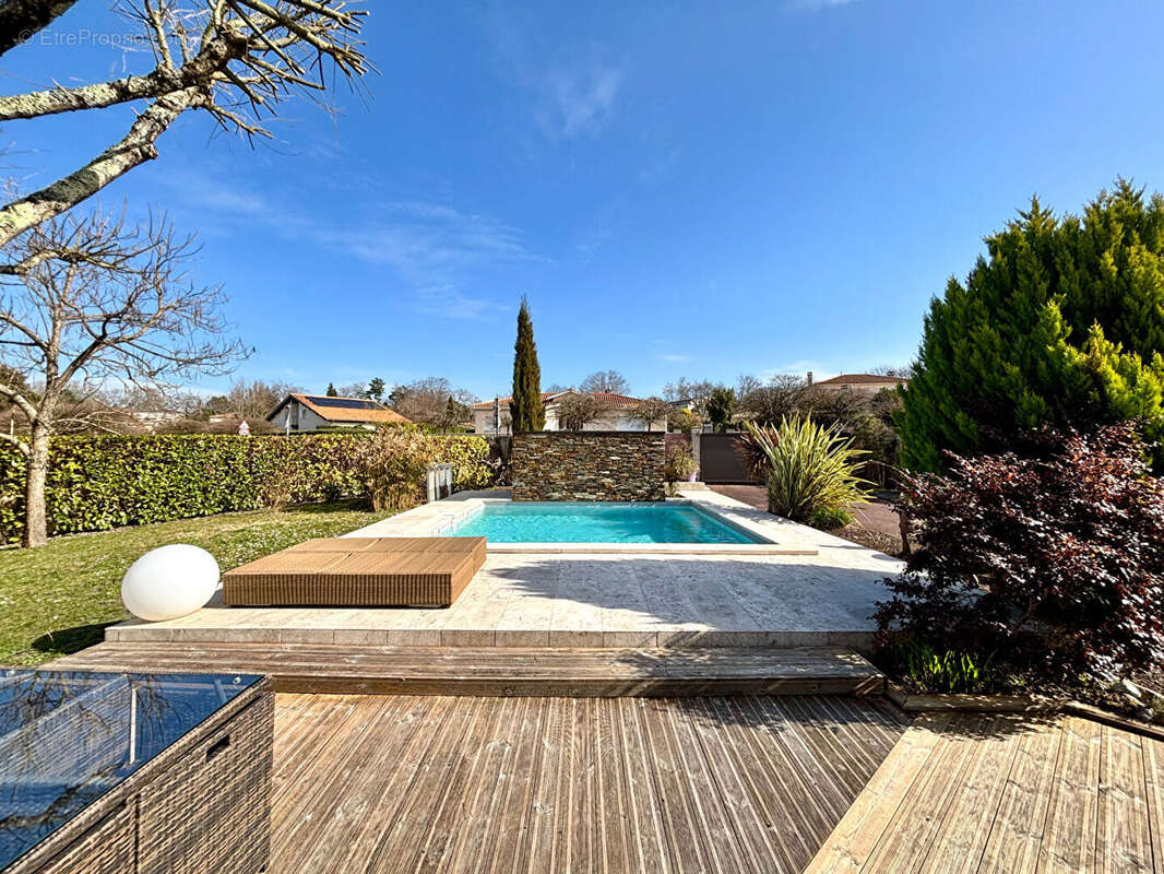 Maison à BLANQUEFORT