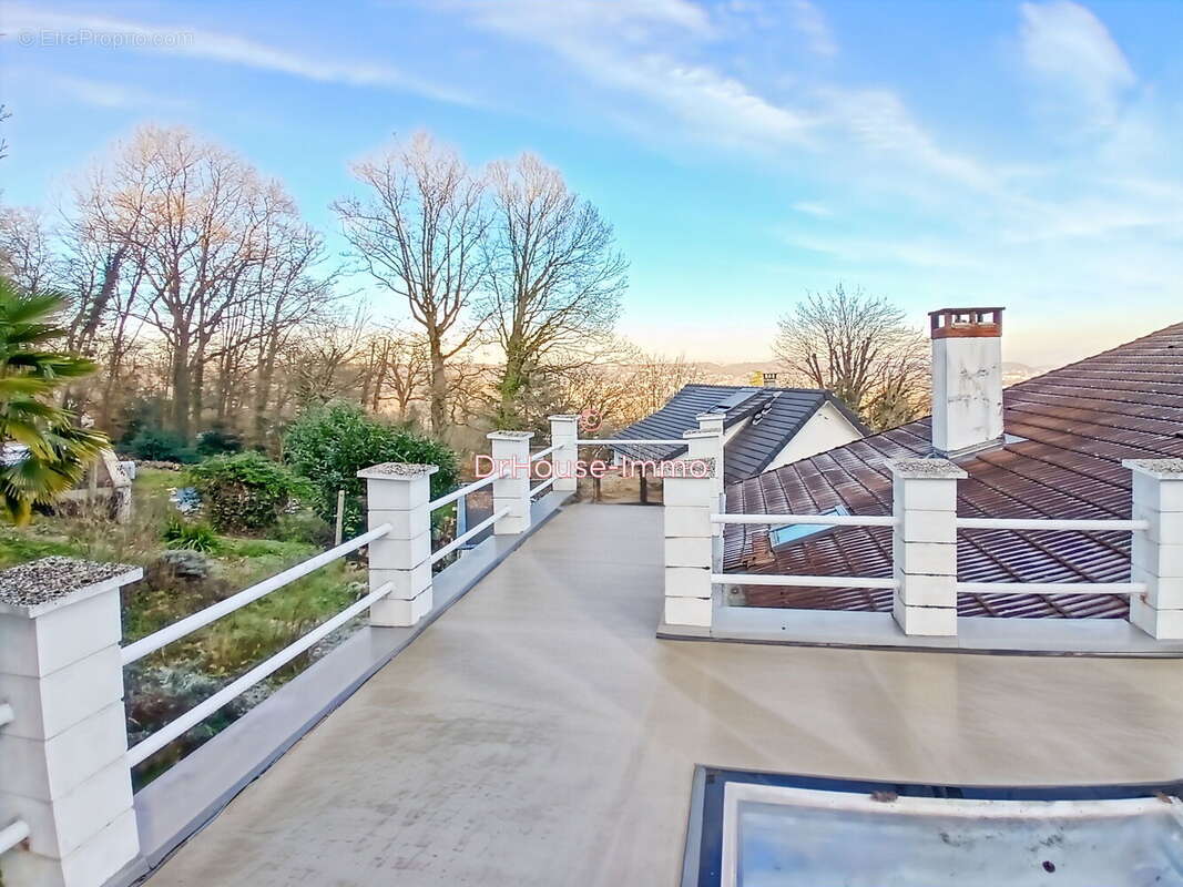 Maison à BURES-SUR-YVETTE