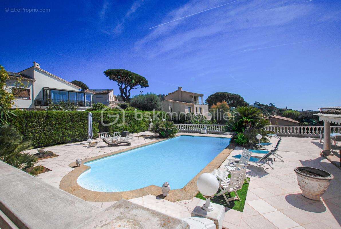 Vue mer panoramique – 320 m² – Maison, appartement et 3 studios indépendants – Piscine - photo 19