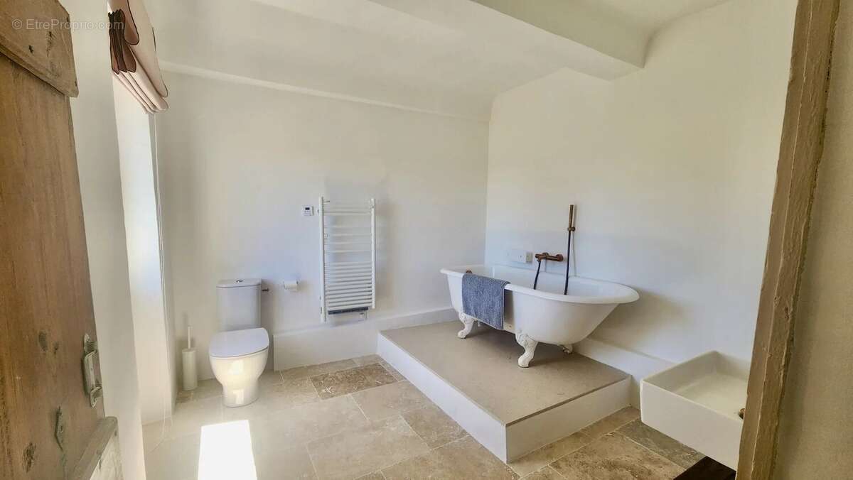 Maison à SAINT-SATURNIN-LES-APT