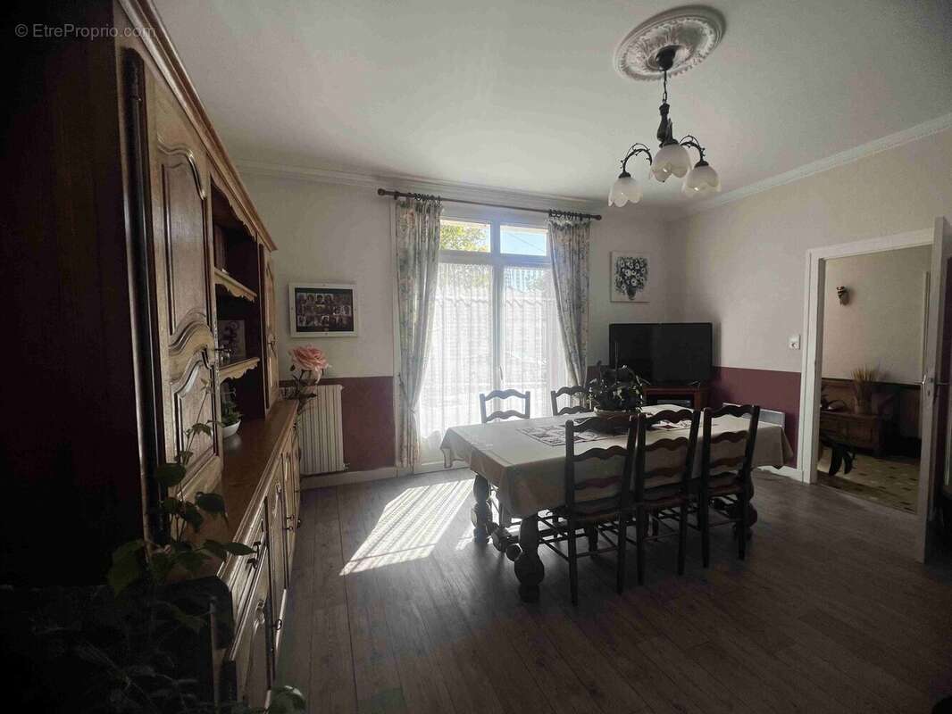 Maison 226 m² à Saint-Laurent-De-Ceris  - photo 5