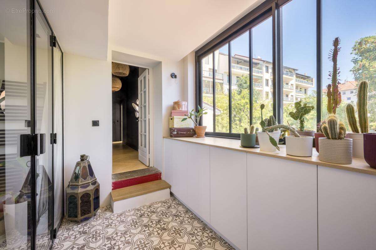 Magnifique maison rénovée avec dépendance au Coeur de Montchat - Coup de coeur assuré ! - photo 11