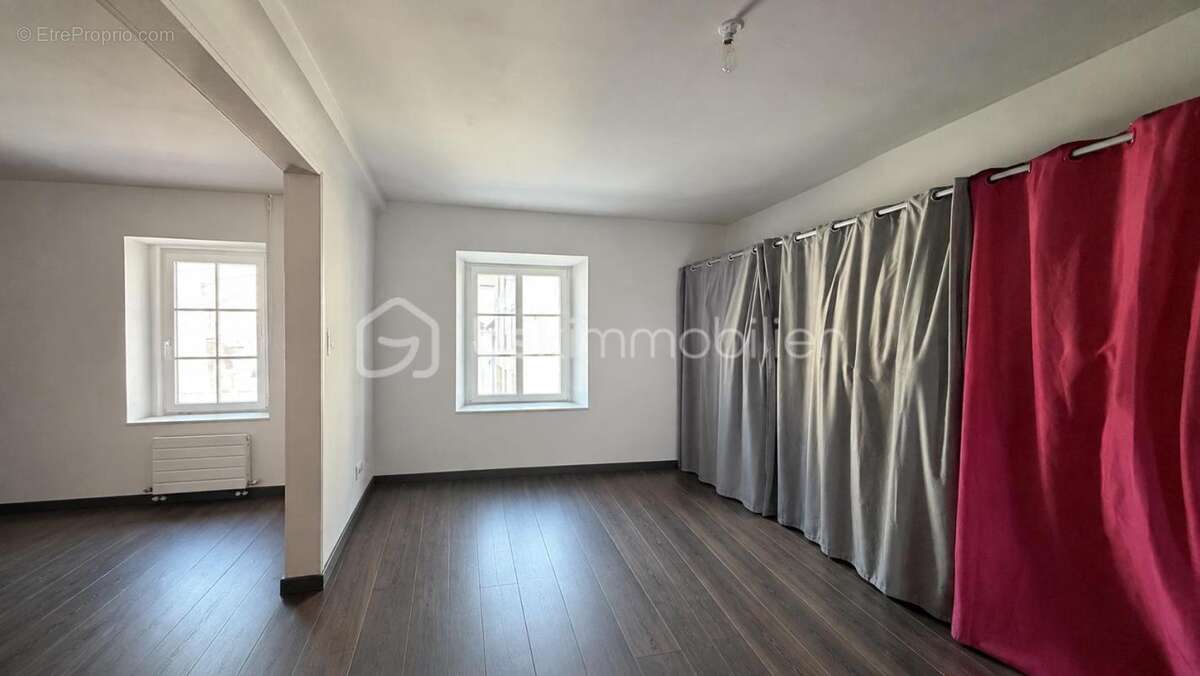 Maison familiale au centre du village avec dépendances ! - photo 10