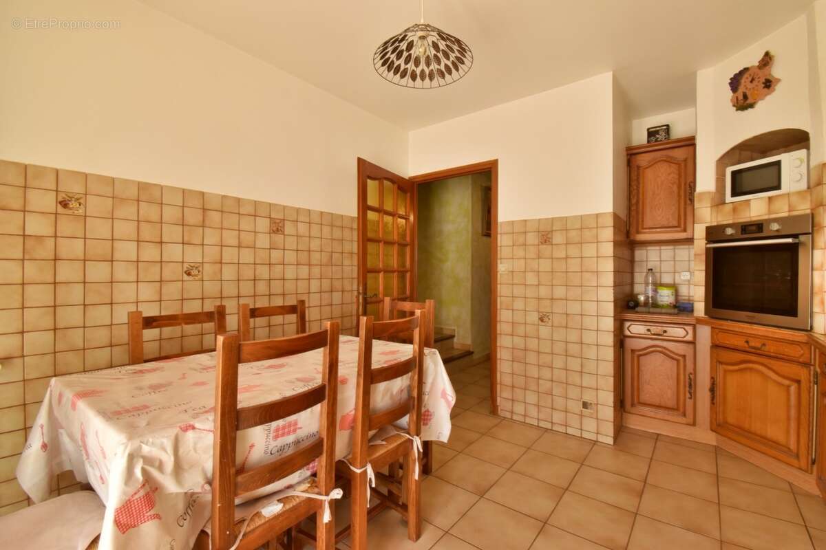 VILLA de plain-pied de 143 m² avec piscine sur 1 378 m² de terrain clos - photo 13