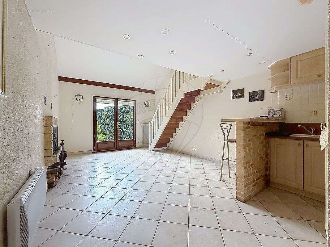 Appartement à SAVIGNY-SUR-CLAIRIS