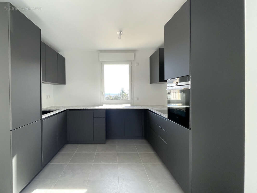 Appartement dernier étage avec trois chambres et deux terrasses - DEUX GARAGES - photo 4