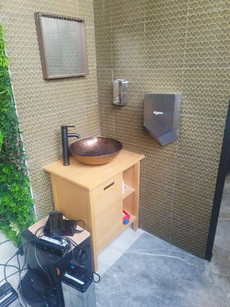 Commerce à SARTROUVILLE