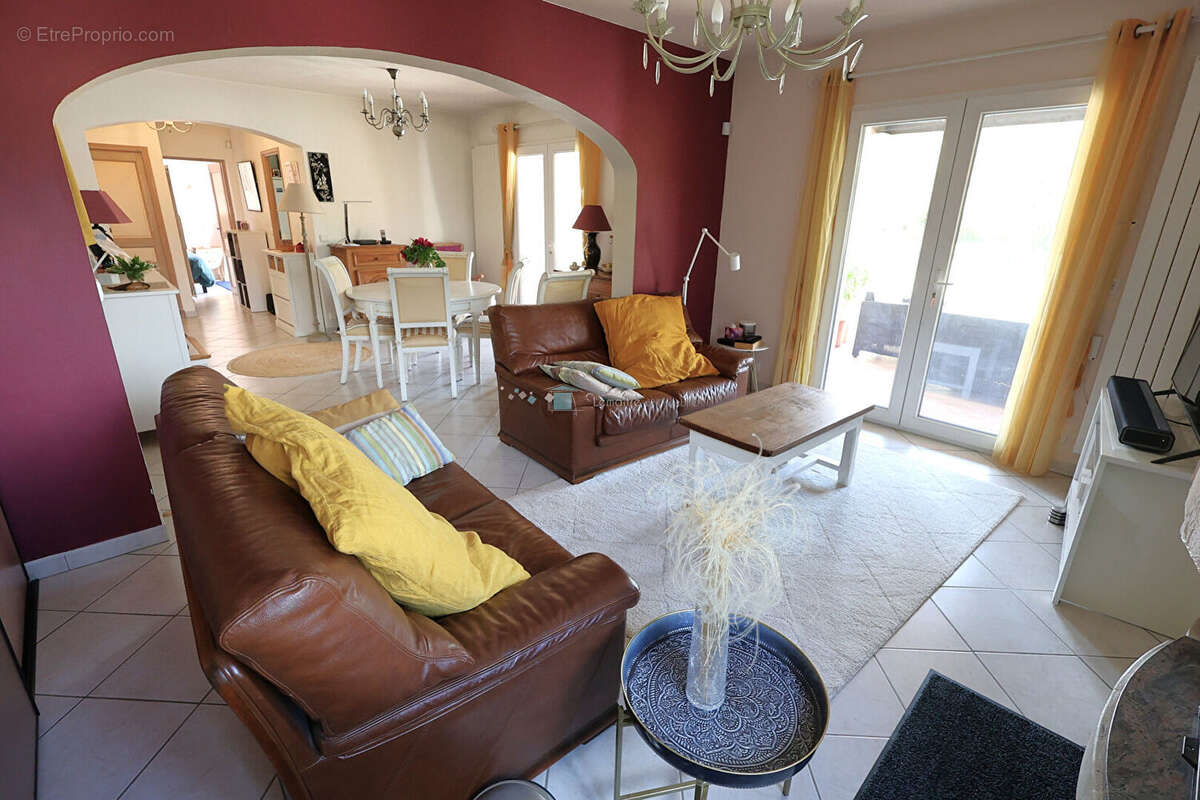 VILLA 130 m² et sous sol total sur 1575 m² de terrain avec piscine - photo 9