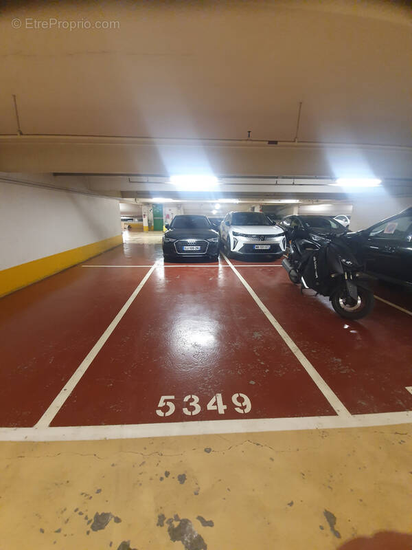 Parking à PARIS-13E