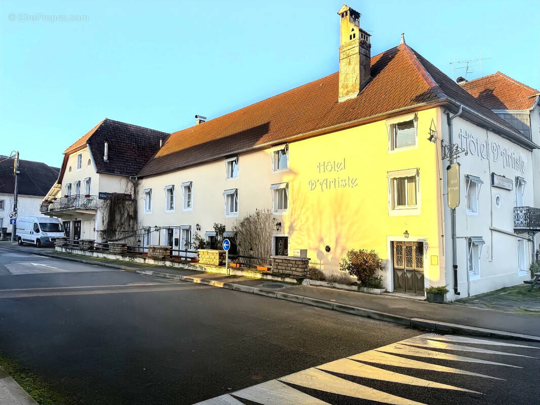 Commerce à PIERREFONTAINE-LES-VARANS