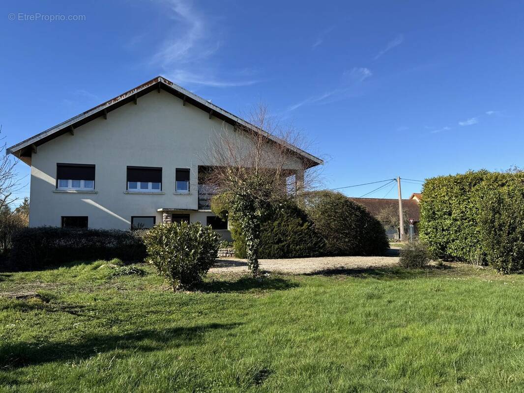 Maison à ASNANS-BEAUVOISIN