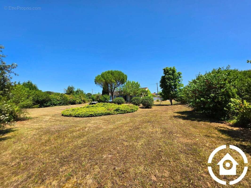 Maison à GENSAC-LA-PALLUE