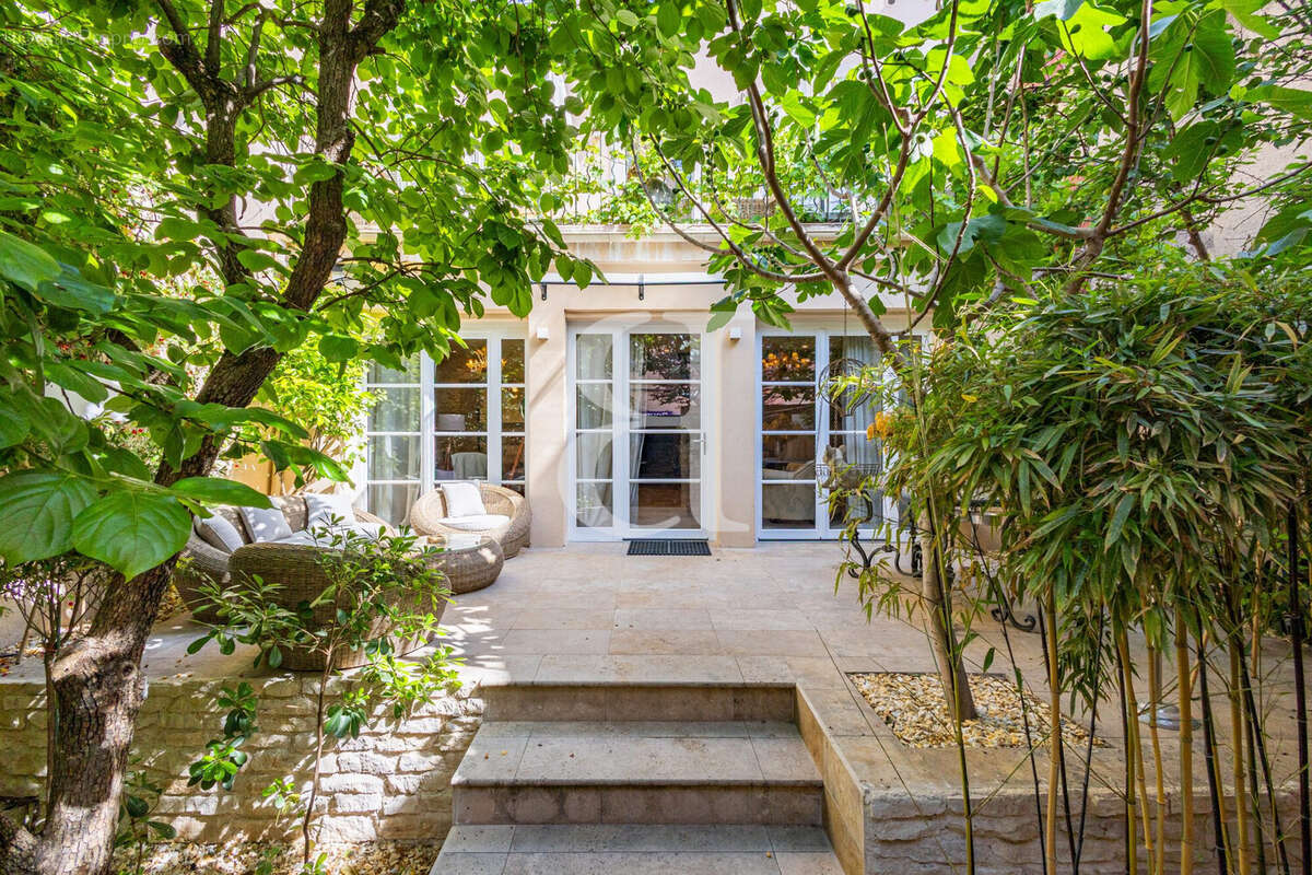 Maison à L'ISLE-SUR-LA-SORGUE
