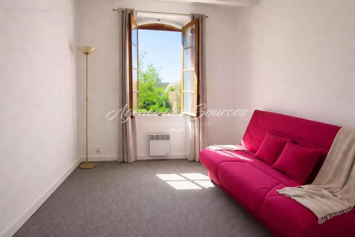 Appartement à VARAGES