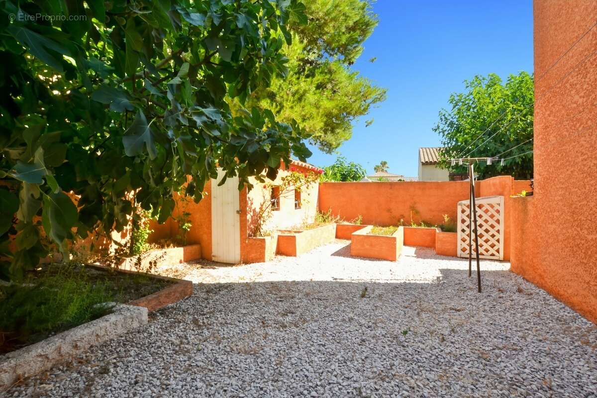 Montady – Maison familiale de 184 m² avec piscine et véranda - photo 18