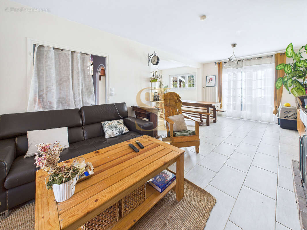 Maison 140 m² à Combs-La-Ville  - photo 6