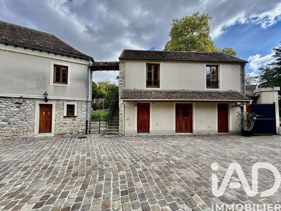 Photo 3 - Commerce à VARENNES-JARCY