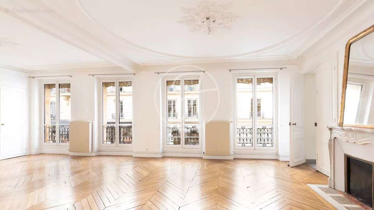 Appartement à PARIS-16E