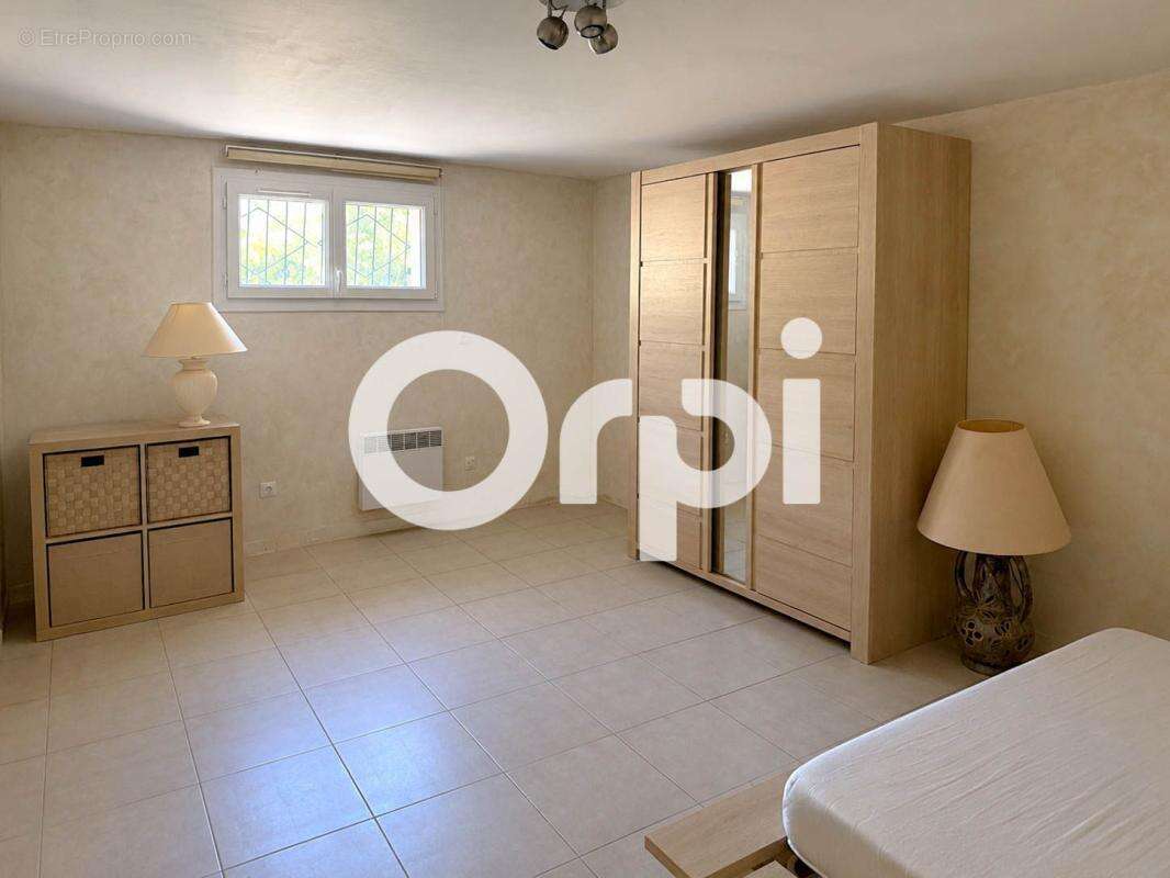 Maison familiale avec beau terrain et nombreuses surfaces annexes - photo 13