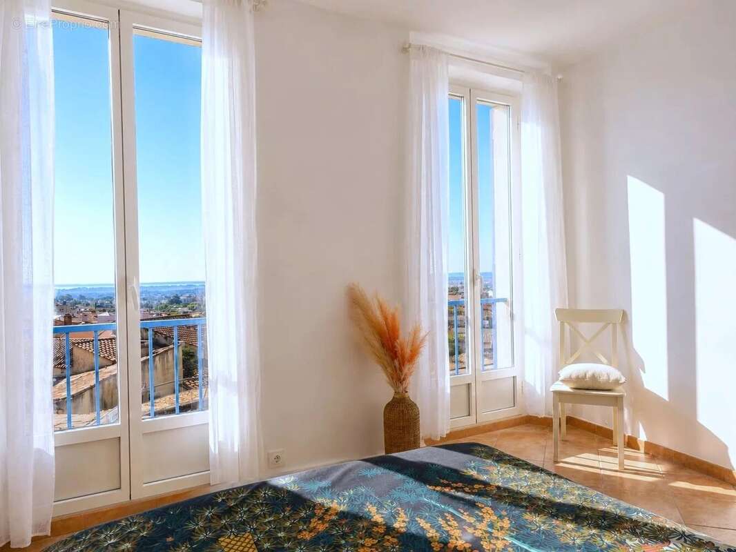 Photo Maison à Hyeres au prix de 405 000€