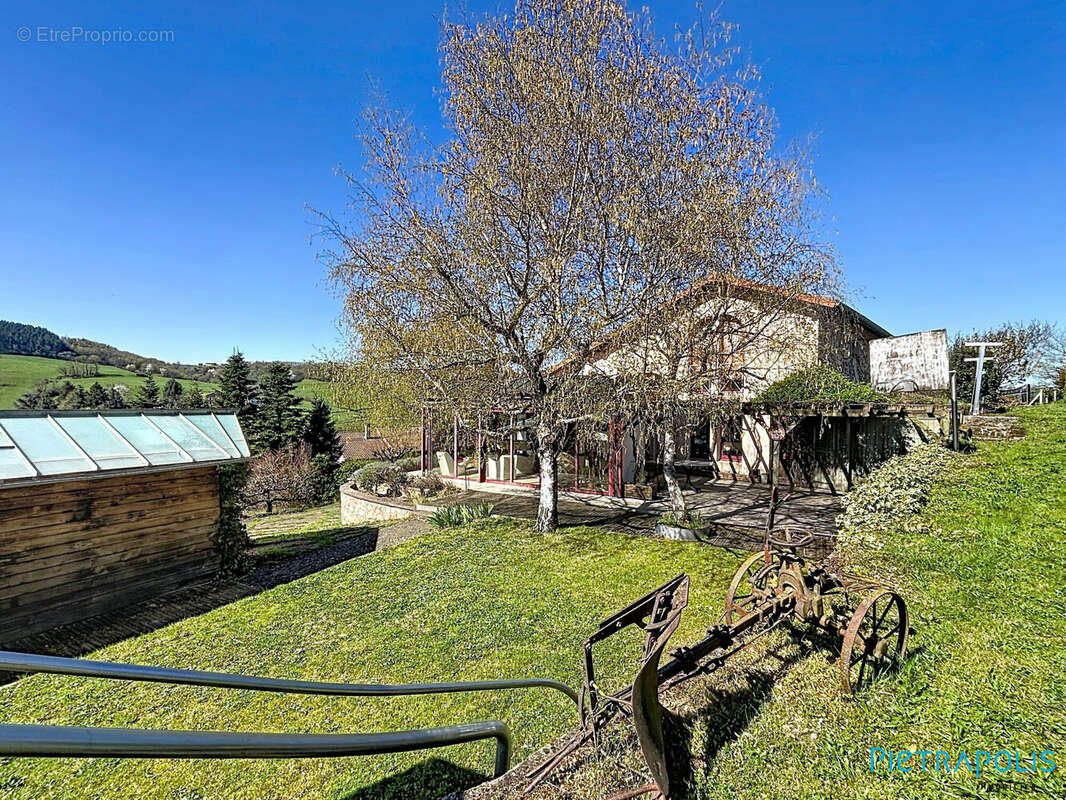 Maison à AMPLEPUIS