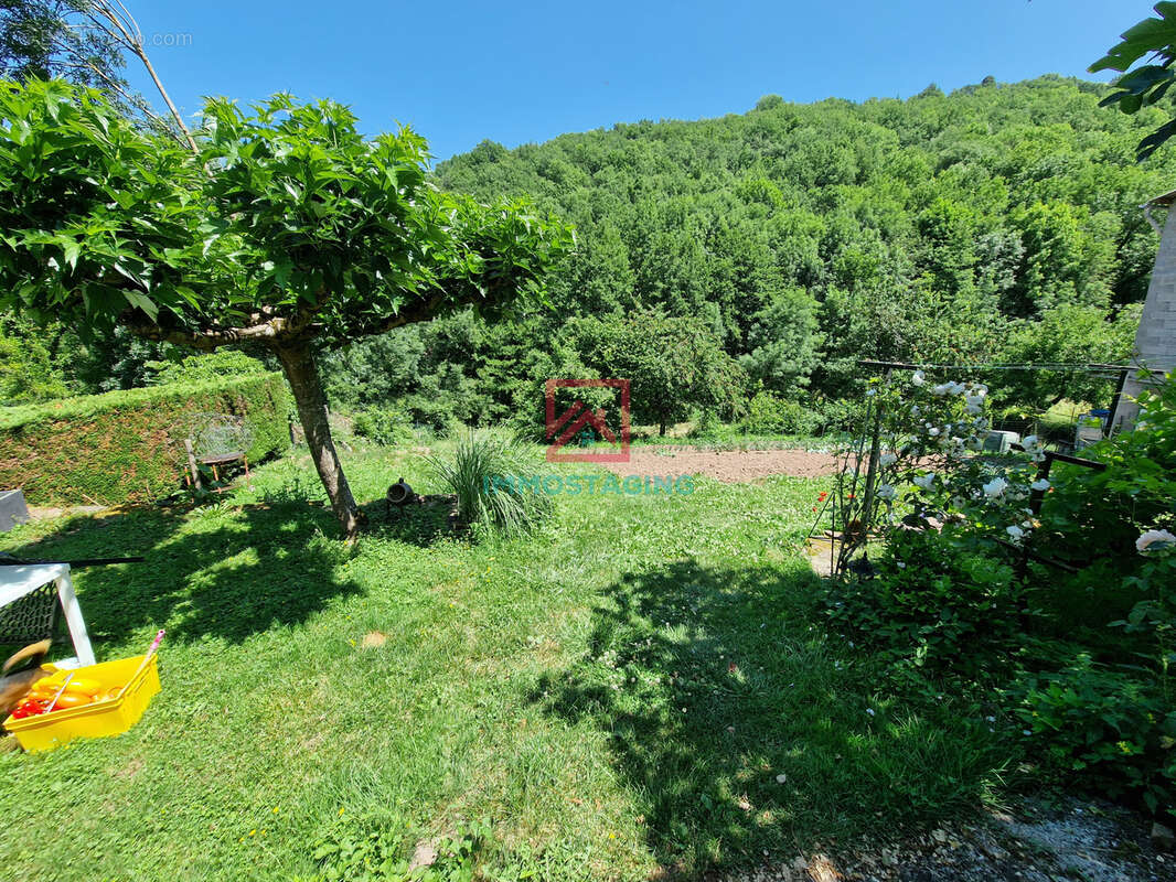 Maison à LAVAL-ROQUECEZIERE