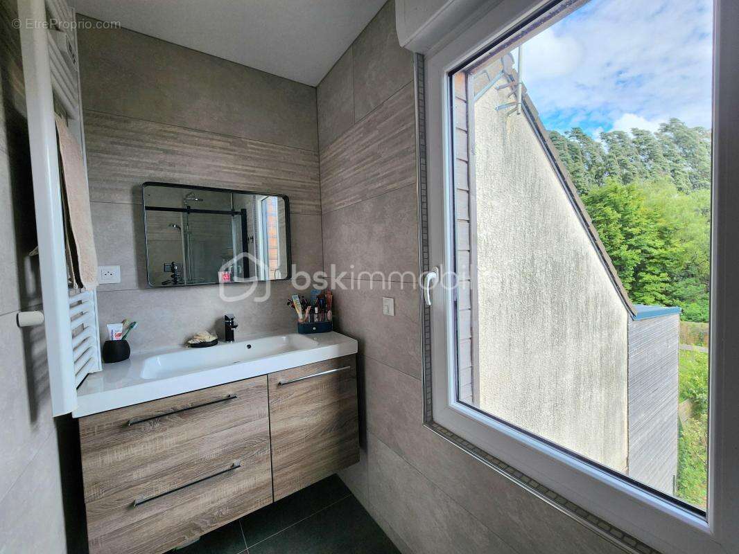 Maison individuelle, 3 grandes chambres, jardin, local commercial récent, sous-sol - photo 18