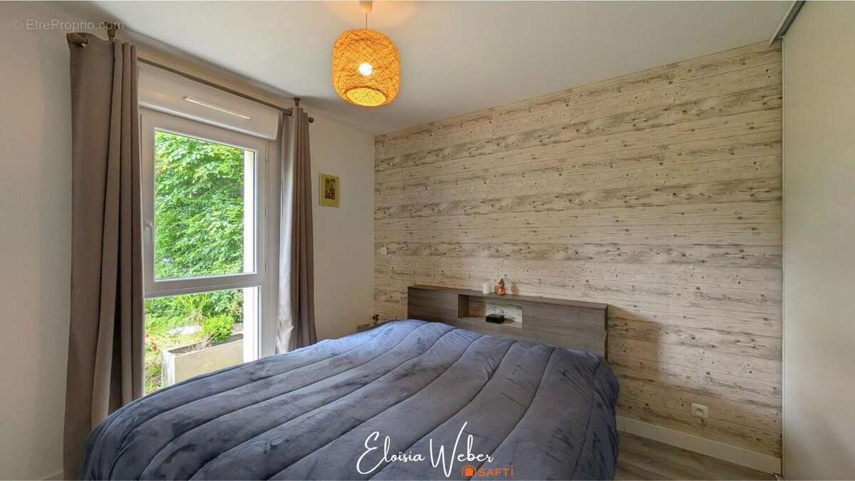 Maison 99 m² à La Chapelle-Saint-Laud  - photo 6