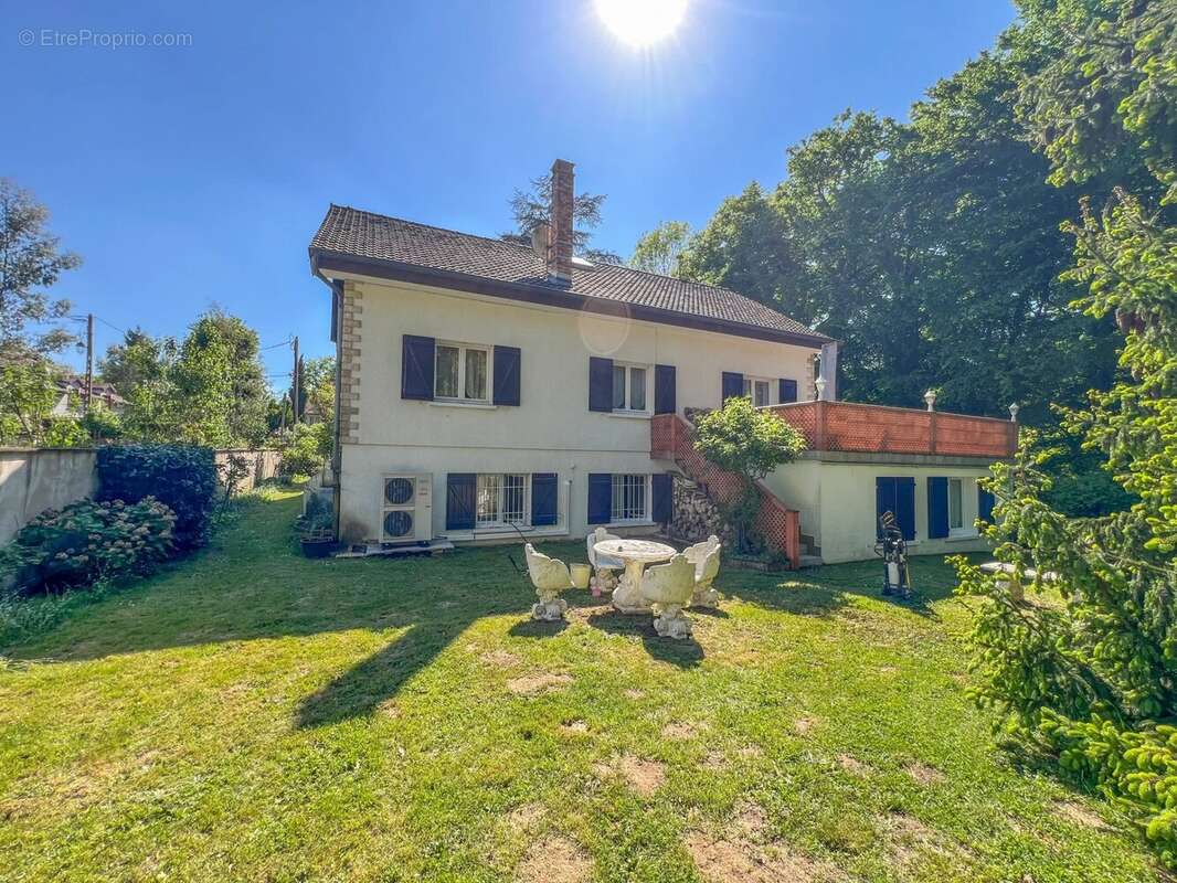 Maison à LE MESNIL-SAINT-DENIS