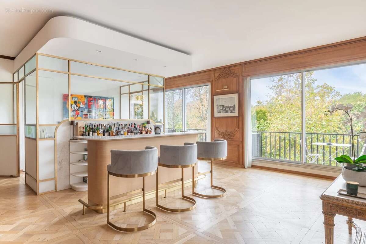 Appartement à PARIS-16E