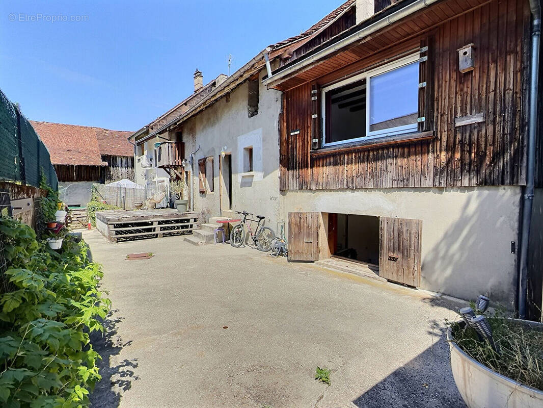 Maison à SAINT-LAURENT-DU-PONT