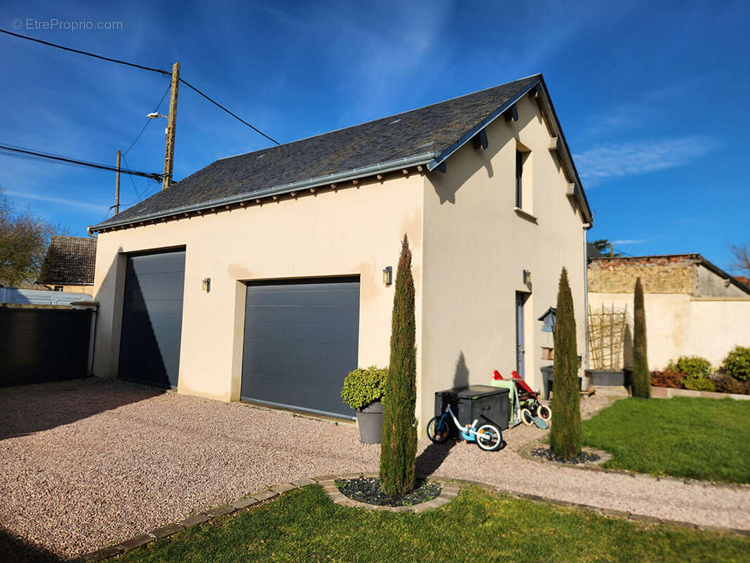 Maison à TREMBLAY-LES-VILLAGES