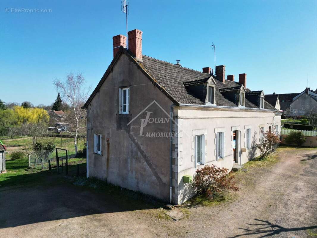 Maison à CERILLY