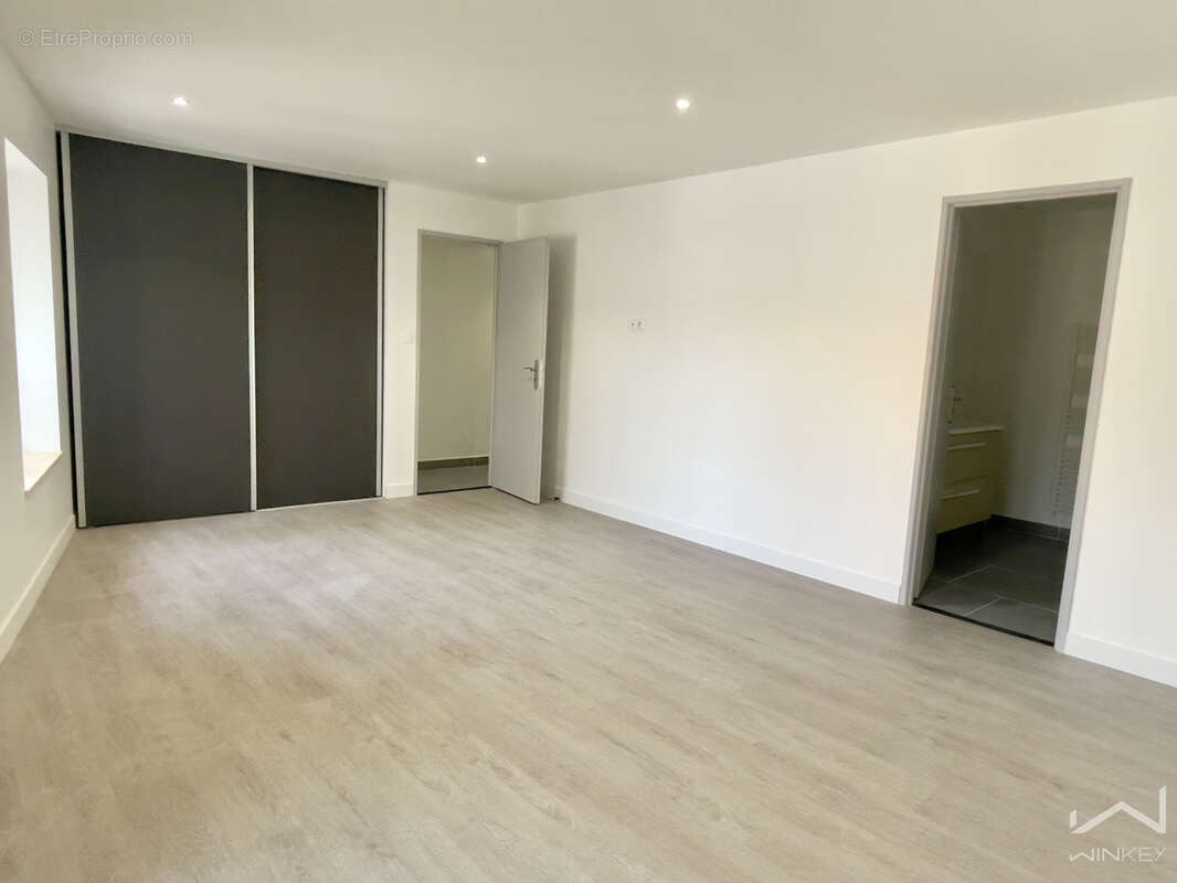 Appartement à SAINTE-CECILE-LES-VIGNES