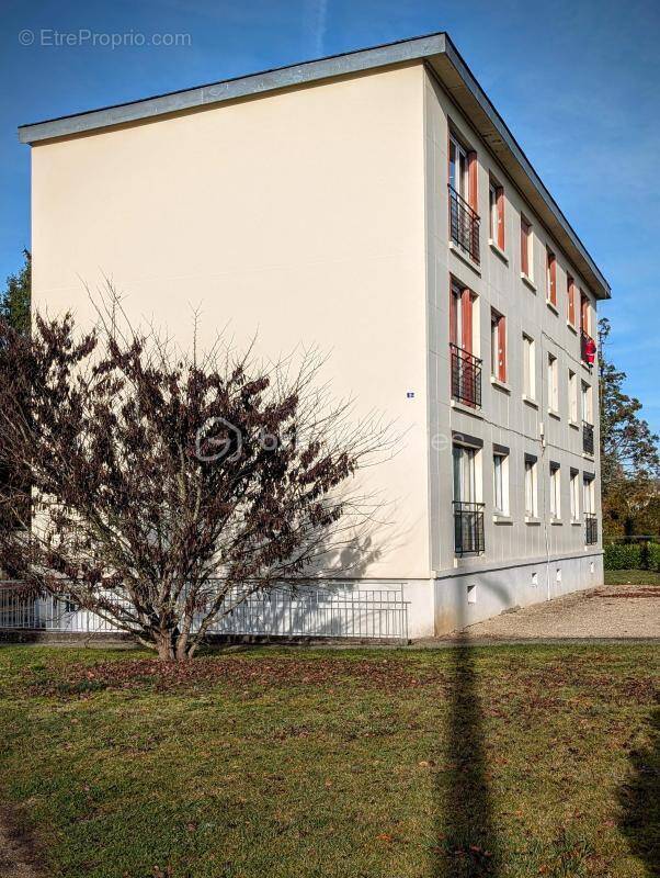 Appartement à SAINT-PIERRE-LES-NEMOURS