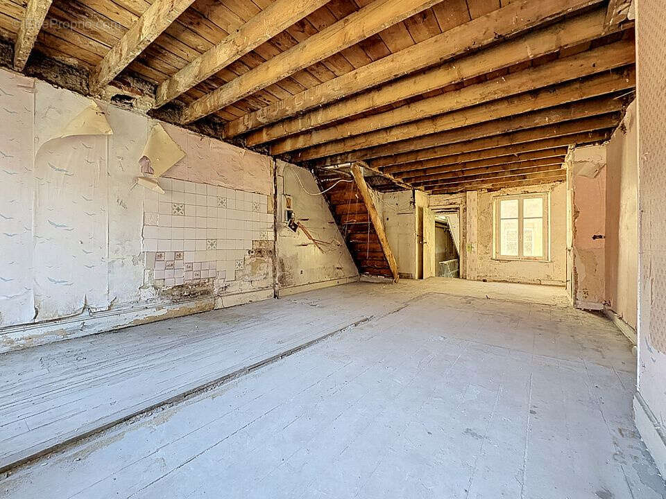 Plateau duplex à aménager   71,90 m2   Rue Saint-Dizier à Nancy - photo 3