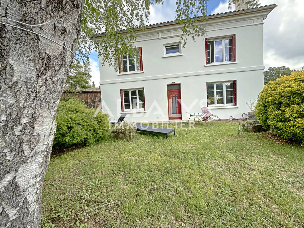 Maison à TIZAC-DE-LAPOUYADE