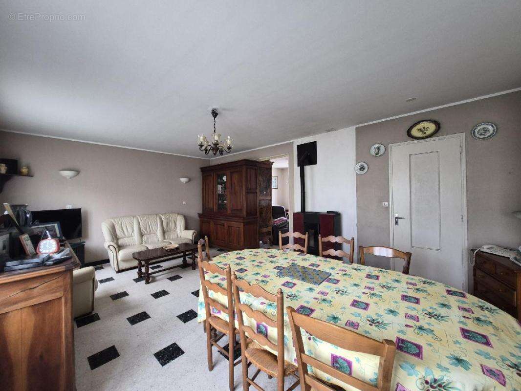 Maison à SAINT-MEDARD-D'AUNIS