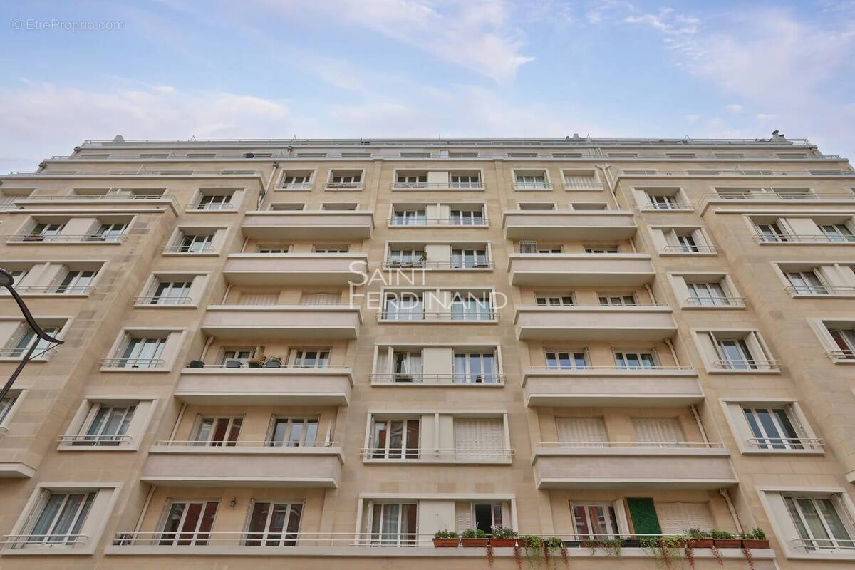 Appartement à PARIS-17E