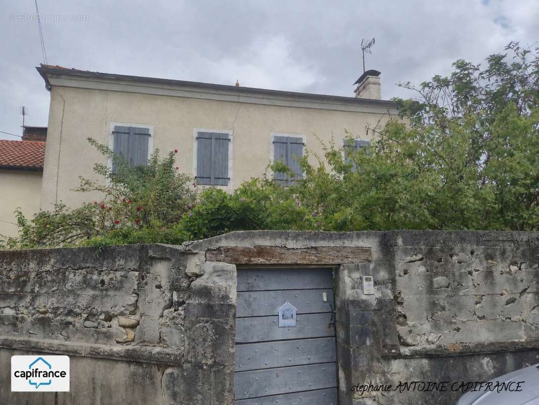 Puyoô – maison de caractère de 188,83 m², 5 chambres, grange d’environ 300 m² et terrain de 1 198 m² – 245 000 € - photo 2